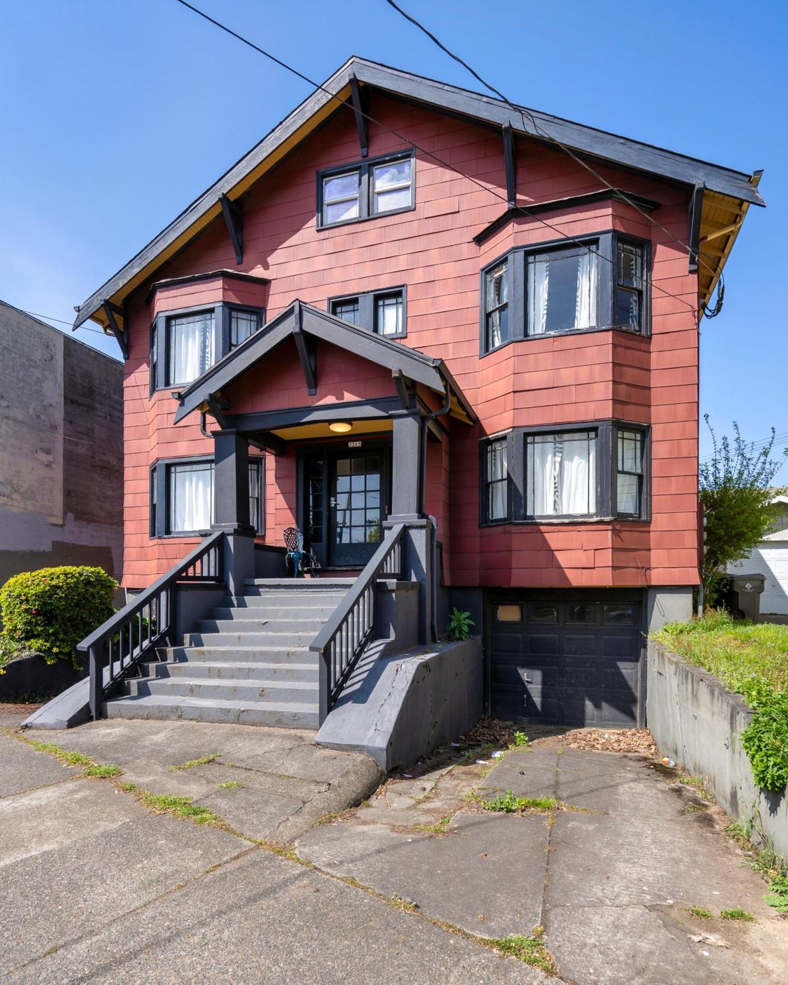 Collection - Golden Age Of Hollywood - 92 Walkscore Apartment
