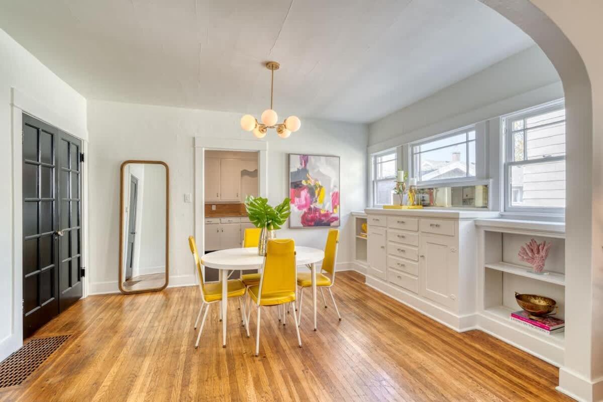 Collection - Golden Age Of Hollywood - 92 Walkscore Apartment