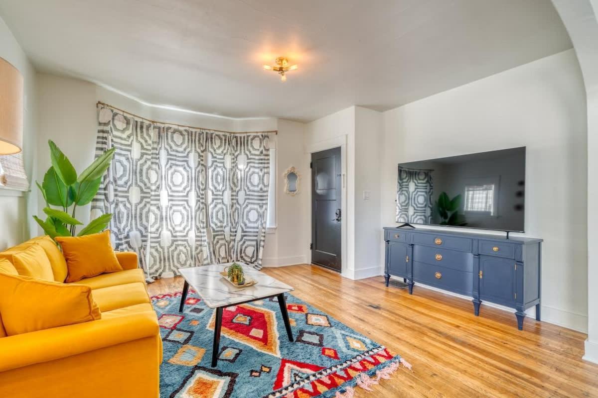 Collection - Golden Age Of Hollywood - 92 Walkscore Apartment